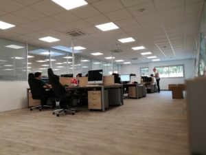 Installation électrique bureaux (luminaires, appareillages, colonnes ..) - INGELEC+, bureau d'études en ingénierie électrique basé à Pierrefeu Var, France.